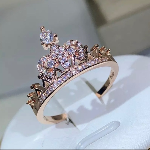 Exquisite Rose Gold Princess Crown Ring - Picture 5 of 7